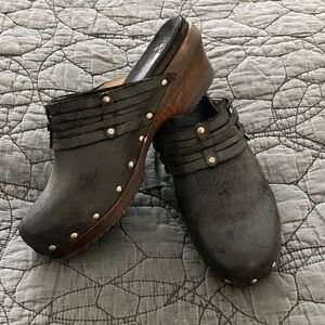 Frye Clara Stud Clog